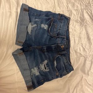selling Aéropostale jean shorts, (not worn)